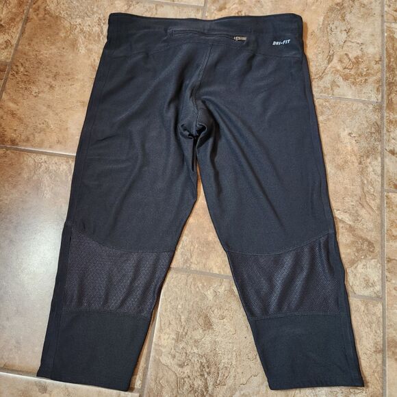 Nike Dri-FIT Capri Leggings – Women’s Medium – Black Athletic Pants - Picture 2 of 7